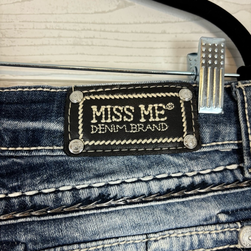Miss Me Denim Boyfriend Capris Distressed Size 30 - Picture 11 of 15
